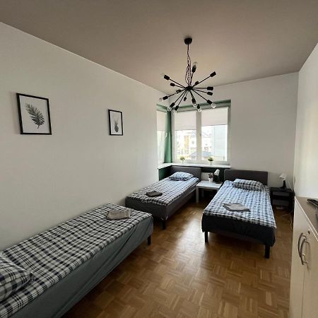 Pokoje Nowoursynowska Hostel Warsaw Exterior photo